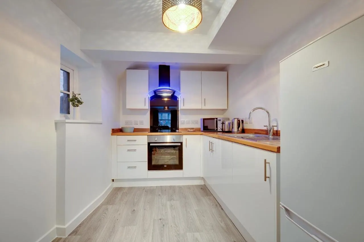 Charltons Bonds Apartments 2A By Week2Week Newcastle upon Tyne 0*,